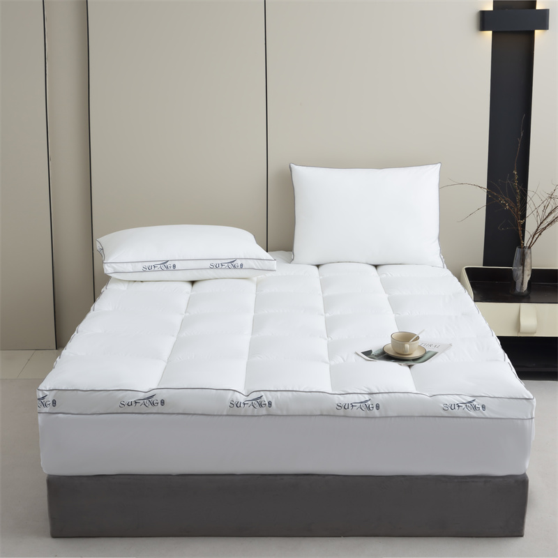 Özelleştirilmiş Baskı Logo Mikrofiber Dolgulu 40'lı Yıllar Borulu Yatak Topperlı Downproof Kumaş