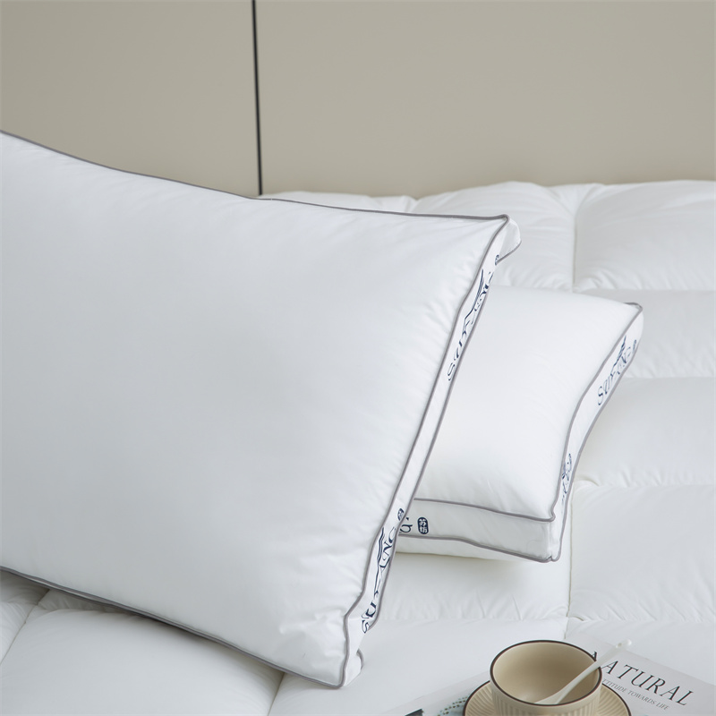 Özelleştirilmiş Baskı Logo Mikrofiber Dolgulu 40'lı Yıllar Borulu Yatak Topperlı Downproof Kumaş Özelleştirilmiş Baskı Logo Mikrofiber Dolgulu 40'lı Yıllar Borulu Yatak Topperlı Downproof Kumaş